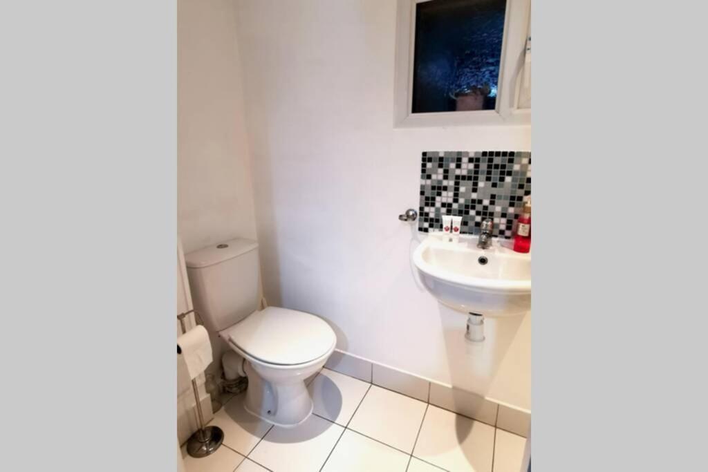 Private Comfortable Guest Suite - Nottingham Exteriör bild